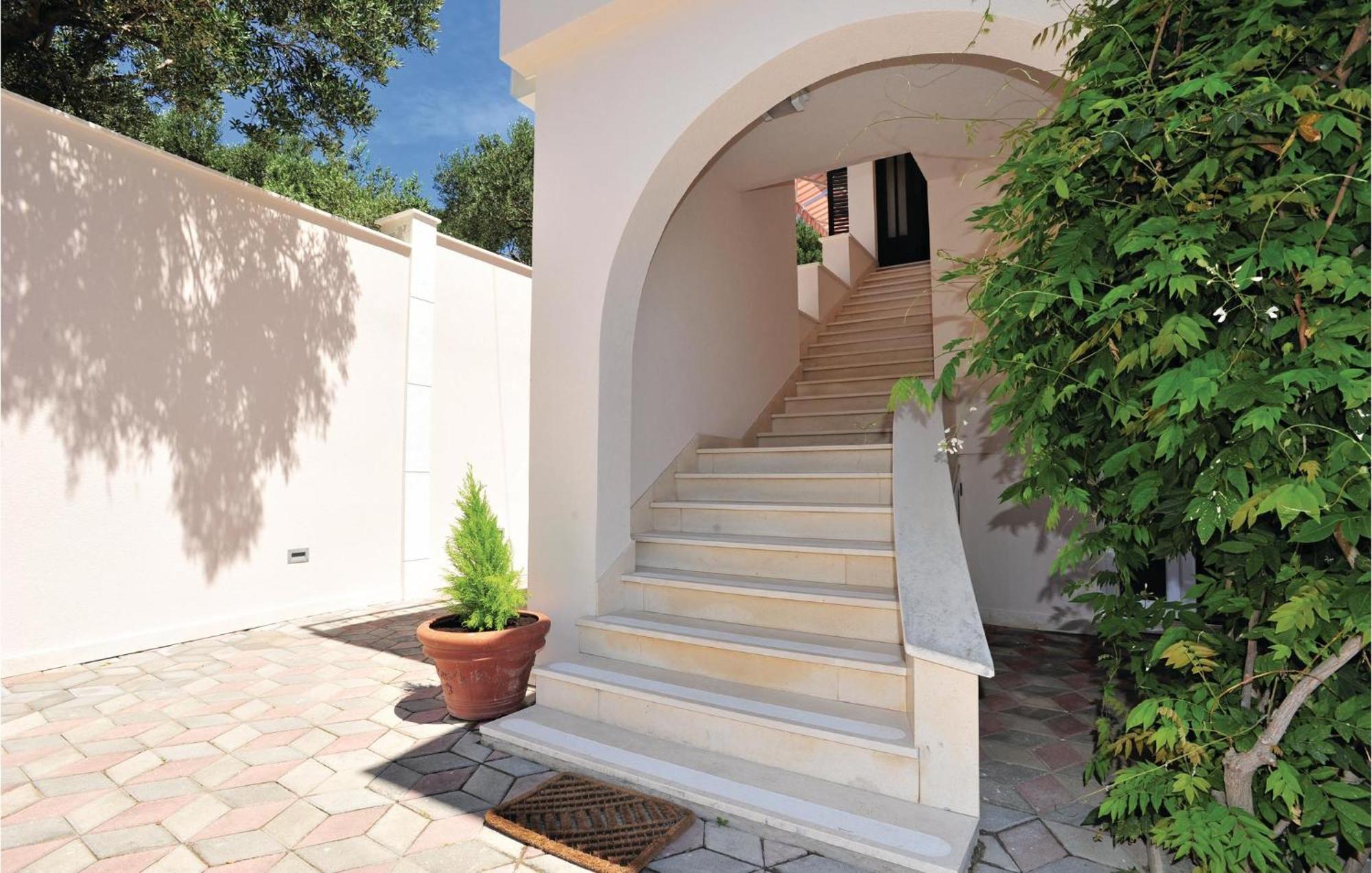 3 Bedroom Gorgeous Home In Makarska Kültér fotó