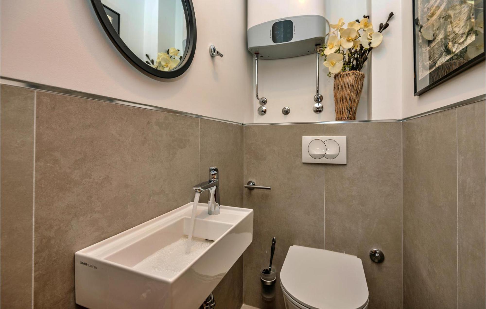 3 Bedroom Gorgeous Home In Makarska Kültér fotó